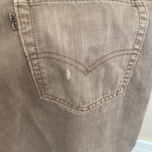 Beige pair of Levi Strauss jeans - Picture 4 of 4